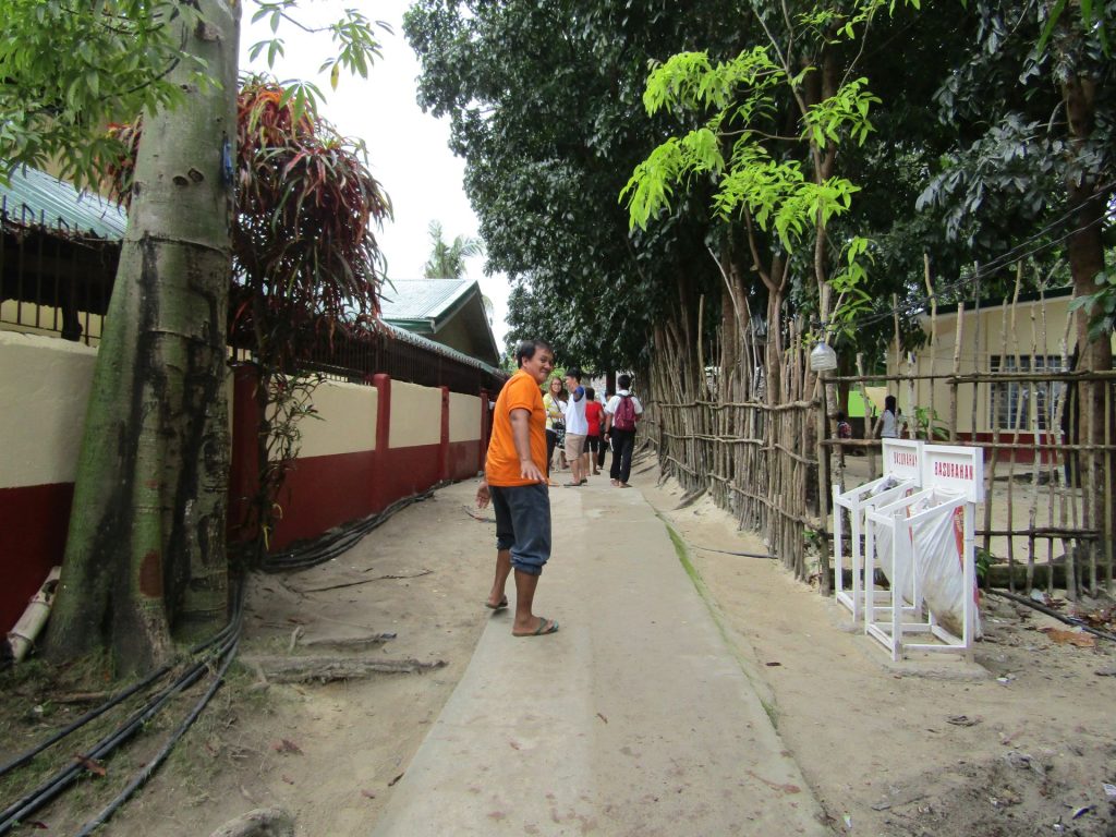 Lelen summons us to follow him as he led us the way to the other (east) side of Cagbalete Island.