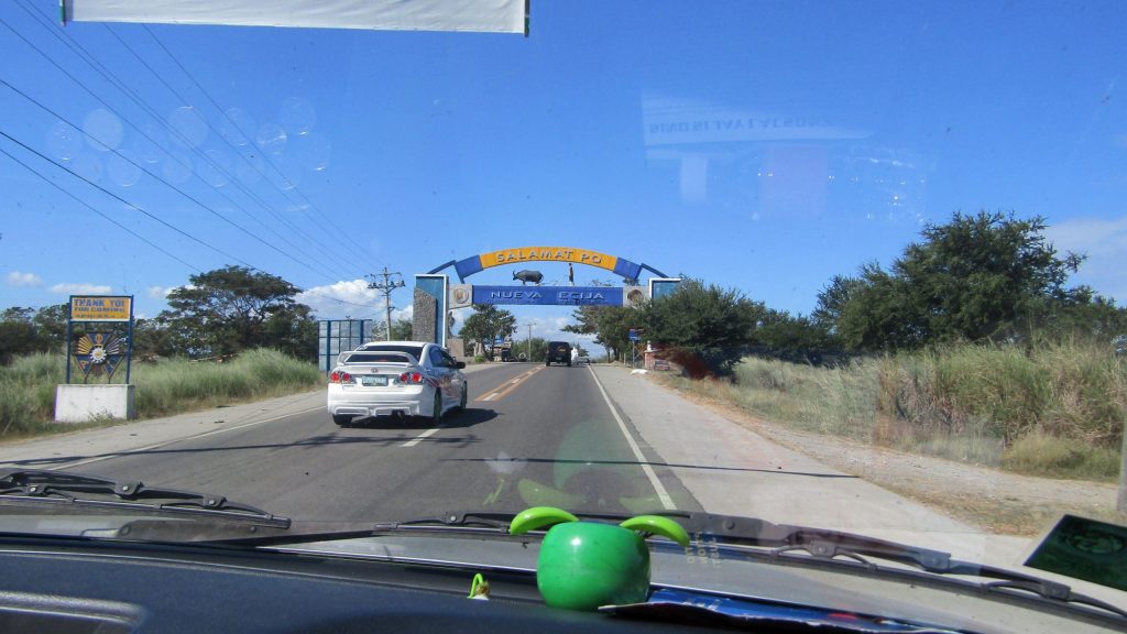 Leaving of the province of Nueva Ecija and entering the province of Tarlac as we motor back home to Manila. Out of Nueva Ecija on our journey back to Manila