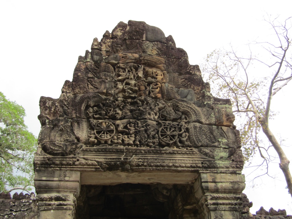 In Bantay Kdei, a single column features these intricate details.