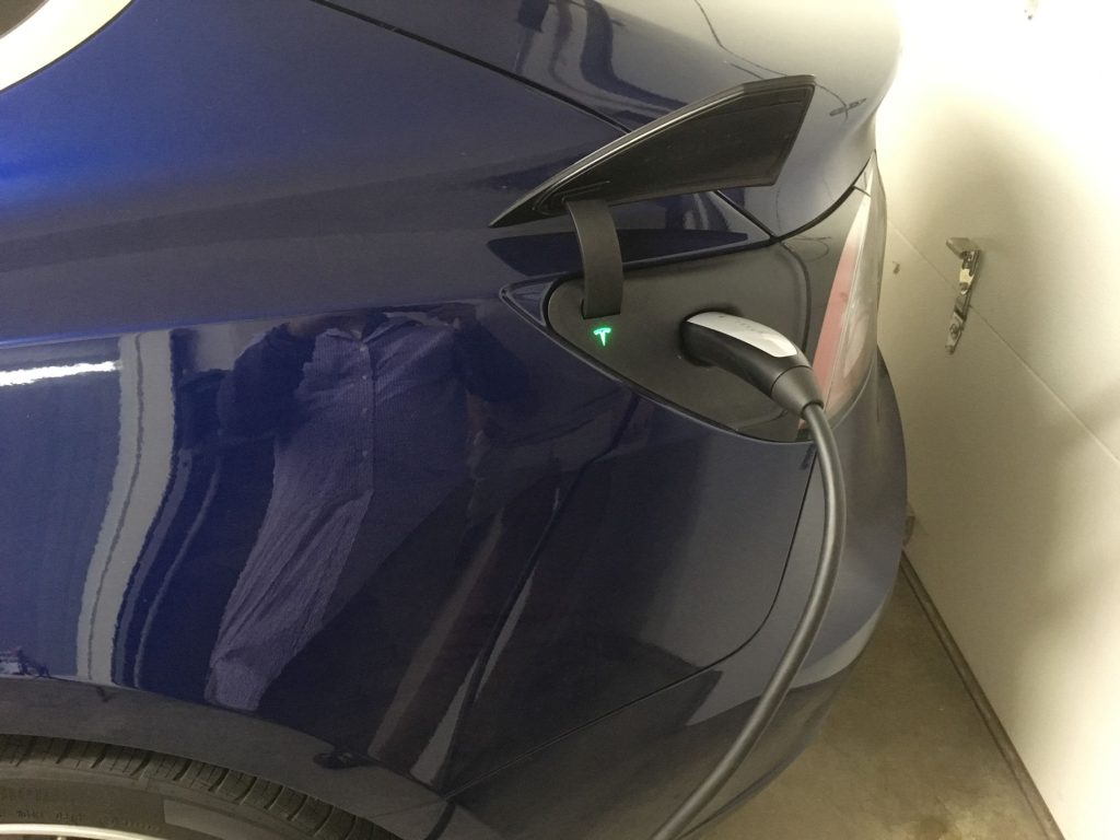 Copying the first Apple MacBooks' extra features --the Tesla logo 'glows' while charging the car.